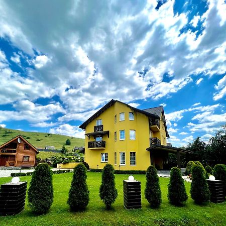 Arnica Hotel Yasinia Bagian luar foto