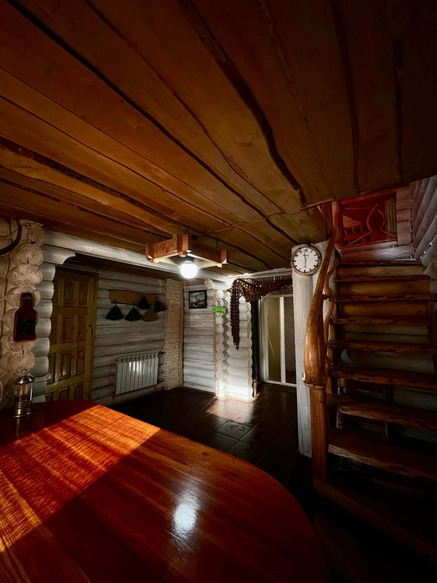 Arnica Hotel Yasinia Bagian luar foto
