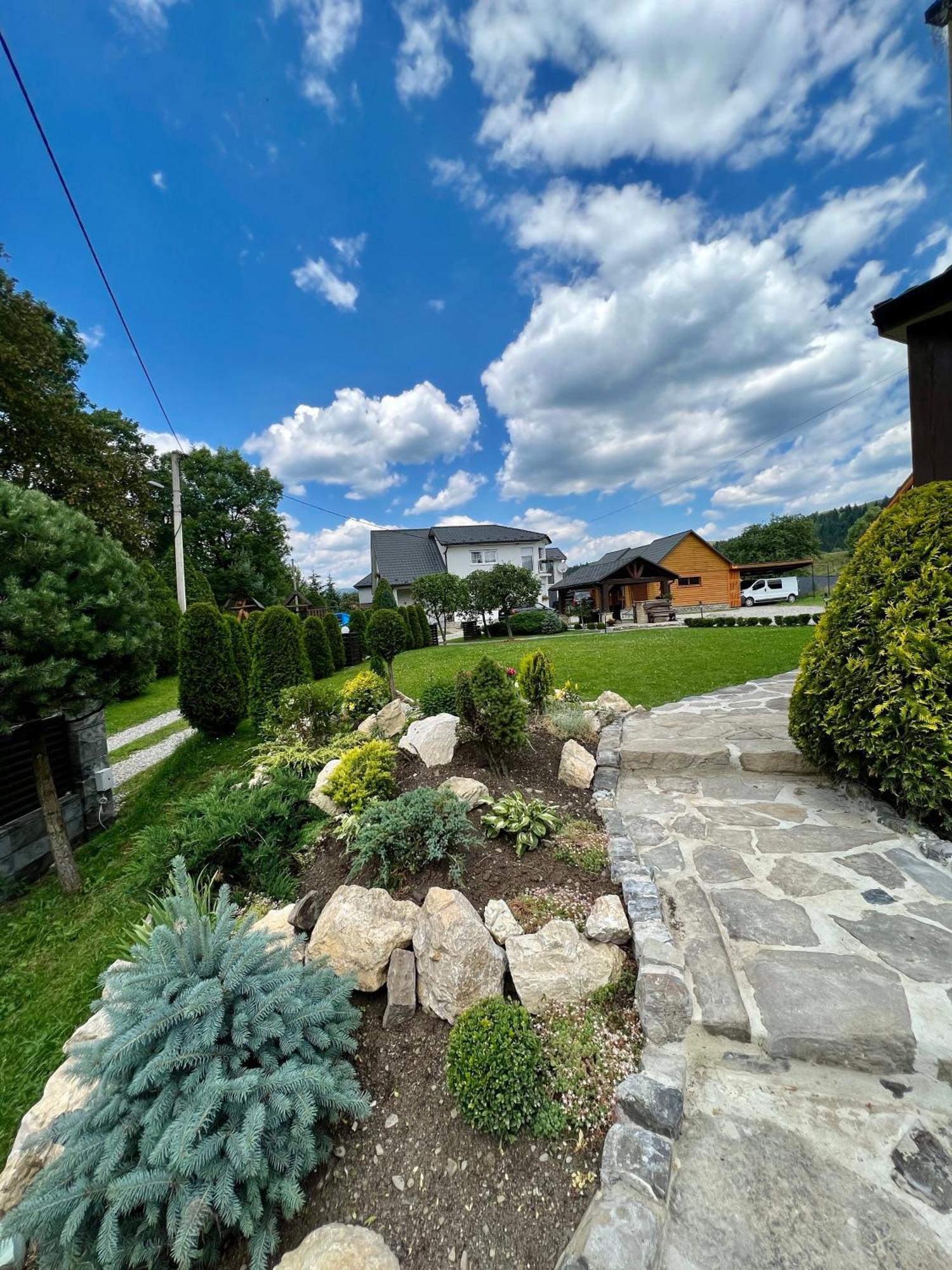 Arnica Hotel Yasinia Bagian luar foto
