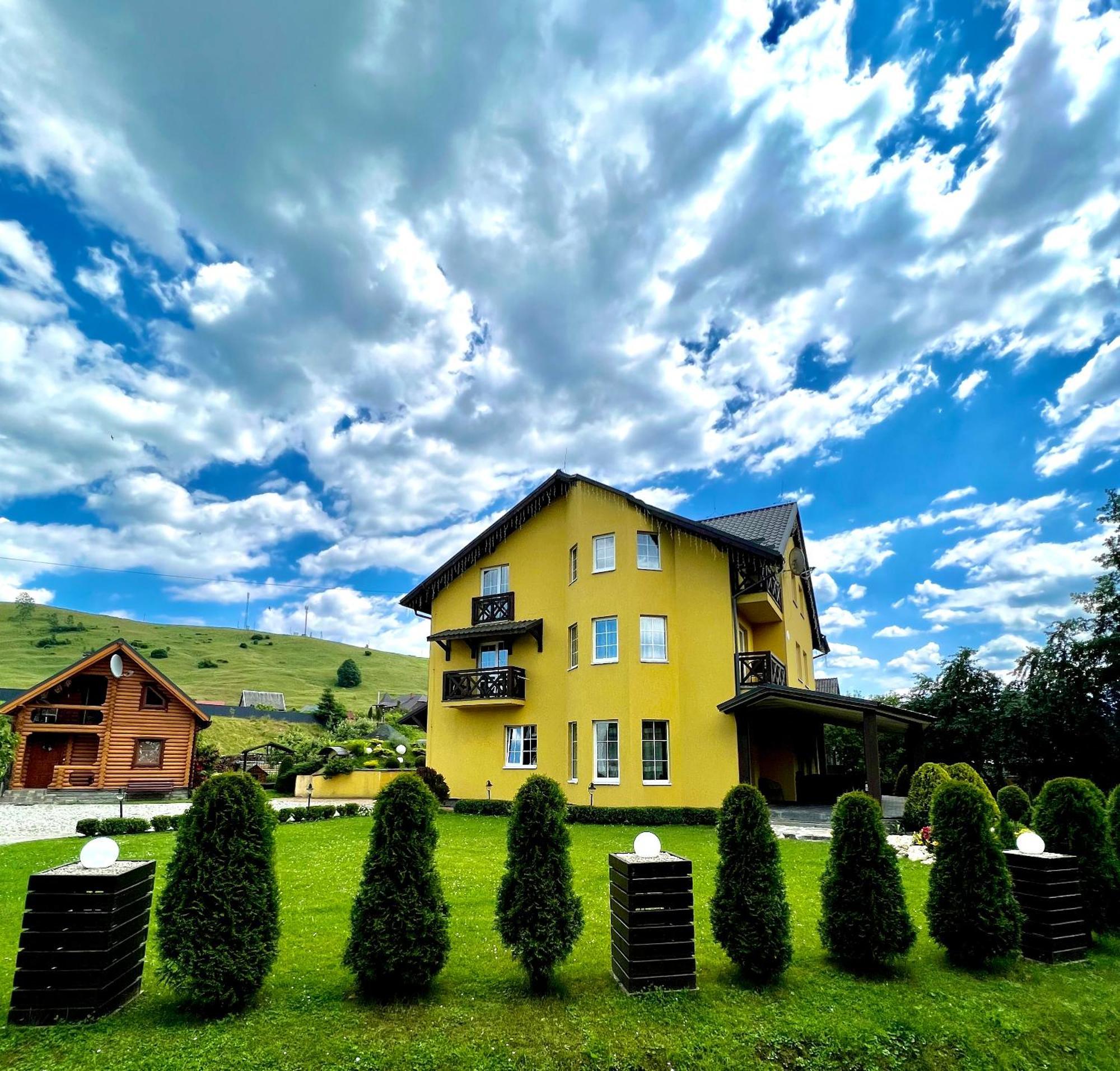 Arnica Hotel Yasinia Bagian luar foto