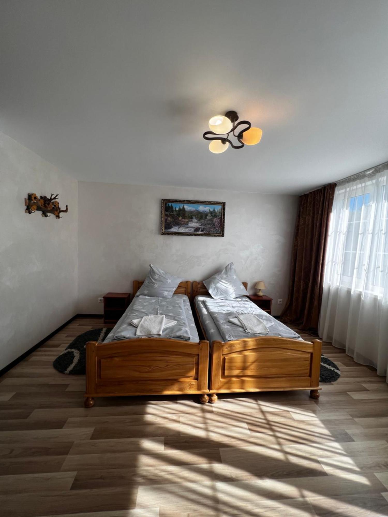 Arnica Hotel Yasinia Bagian luar foto