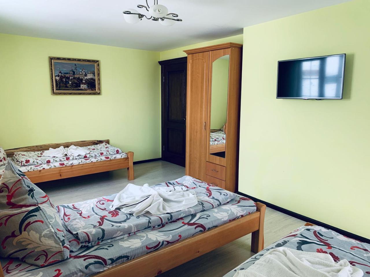 Arnica Hotel Yasinia Bagian luar foto