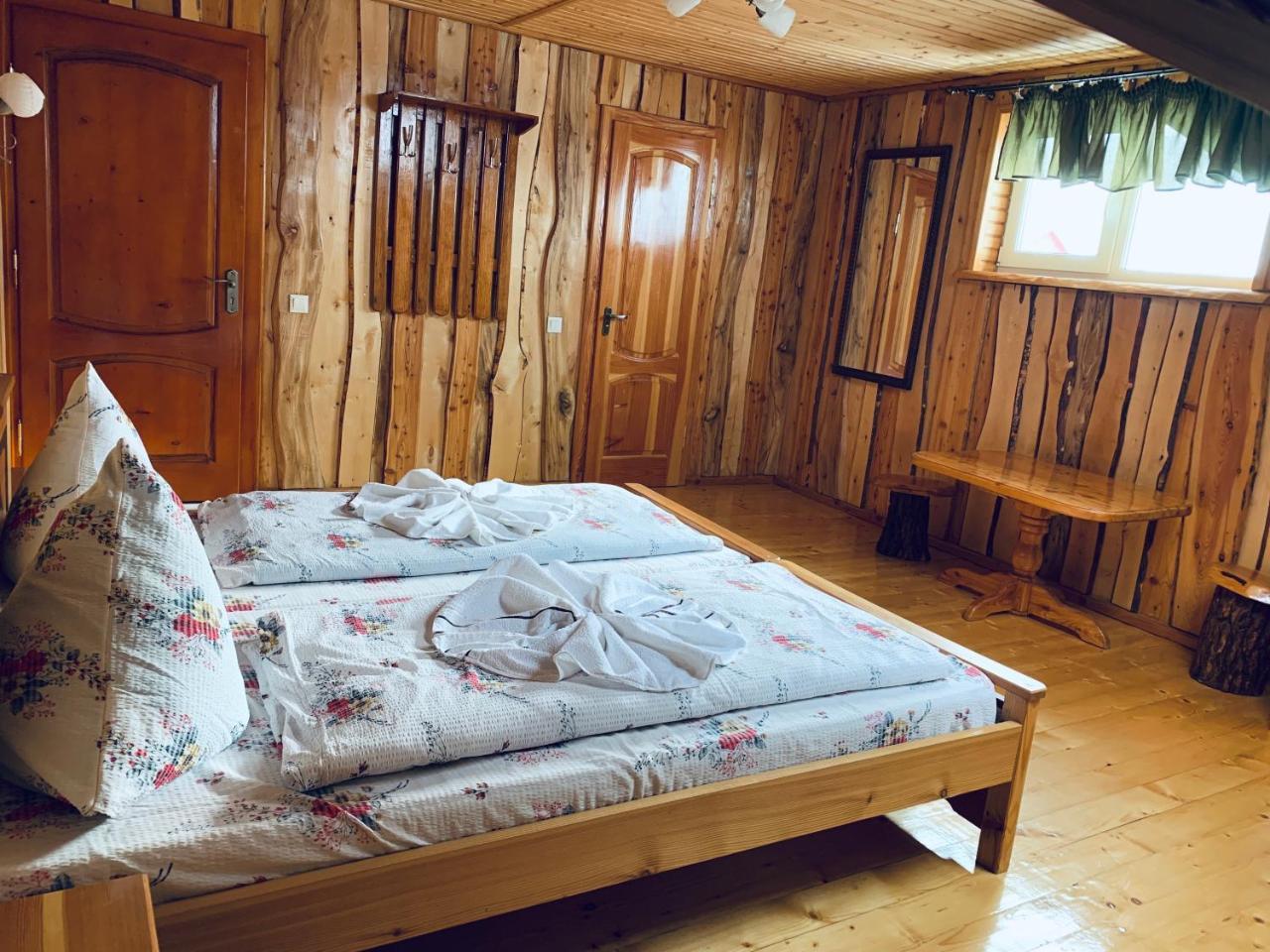 Arnica Hotel Yasinia Bagian luar foto
