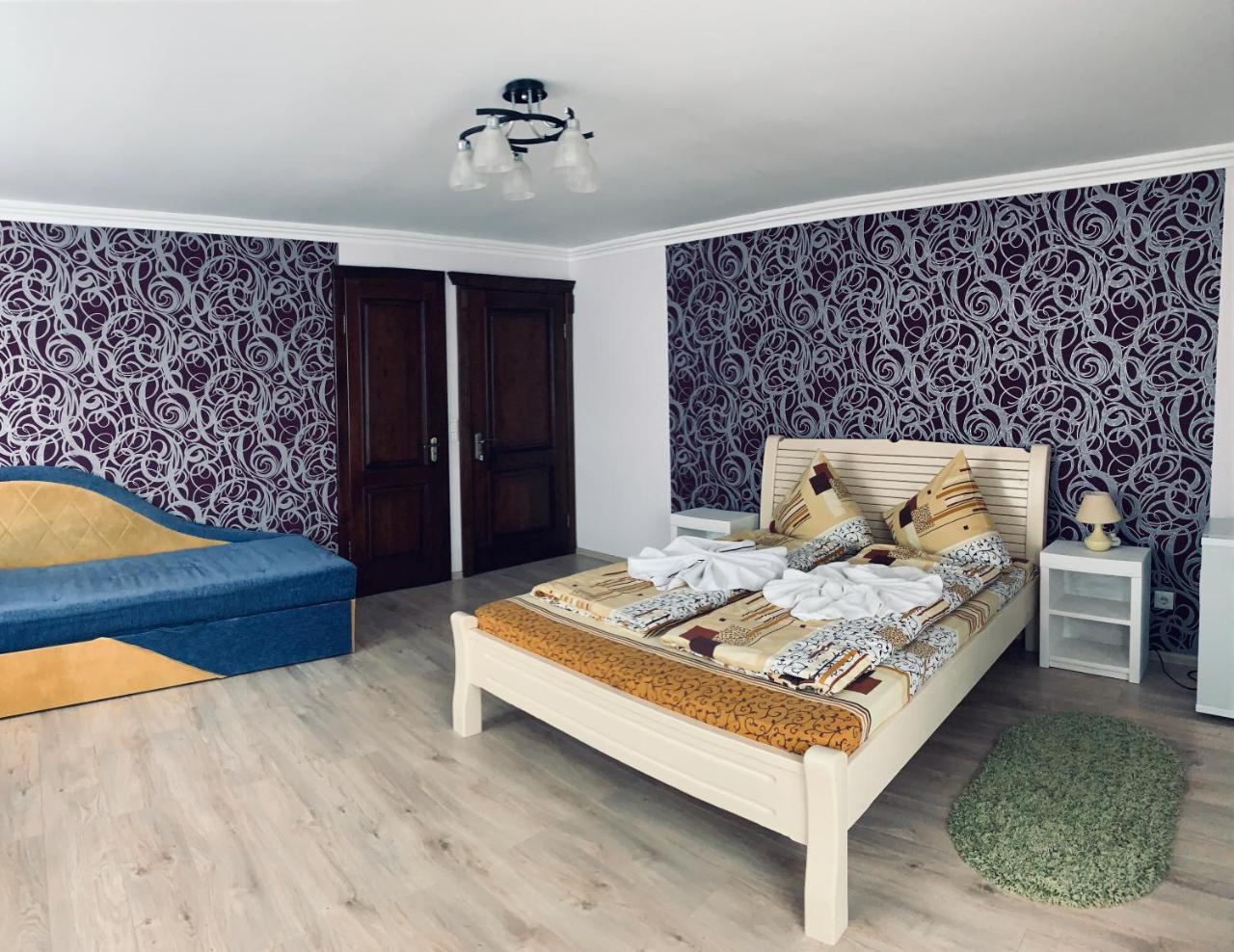 Arnica Hotel Yasinia Bagian luar foto