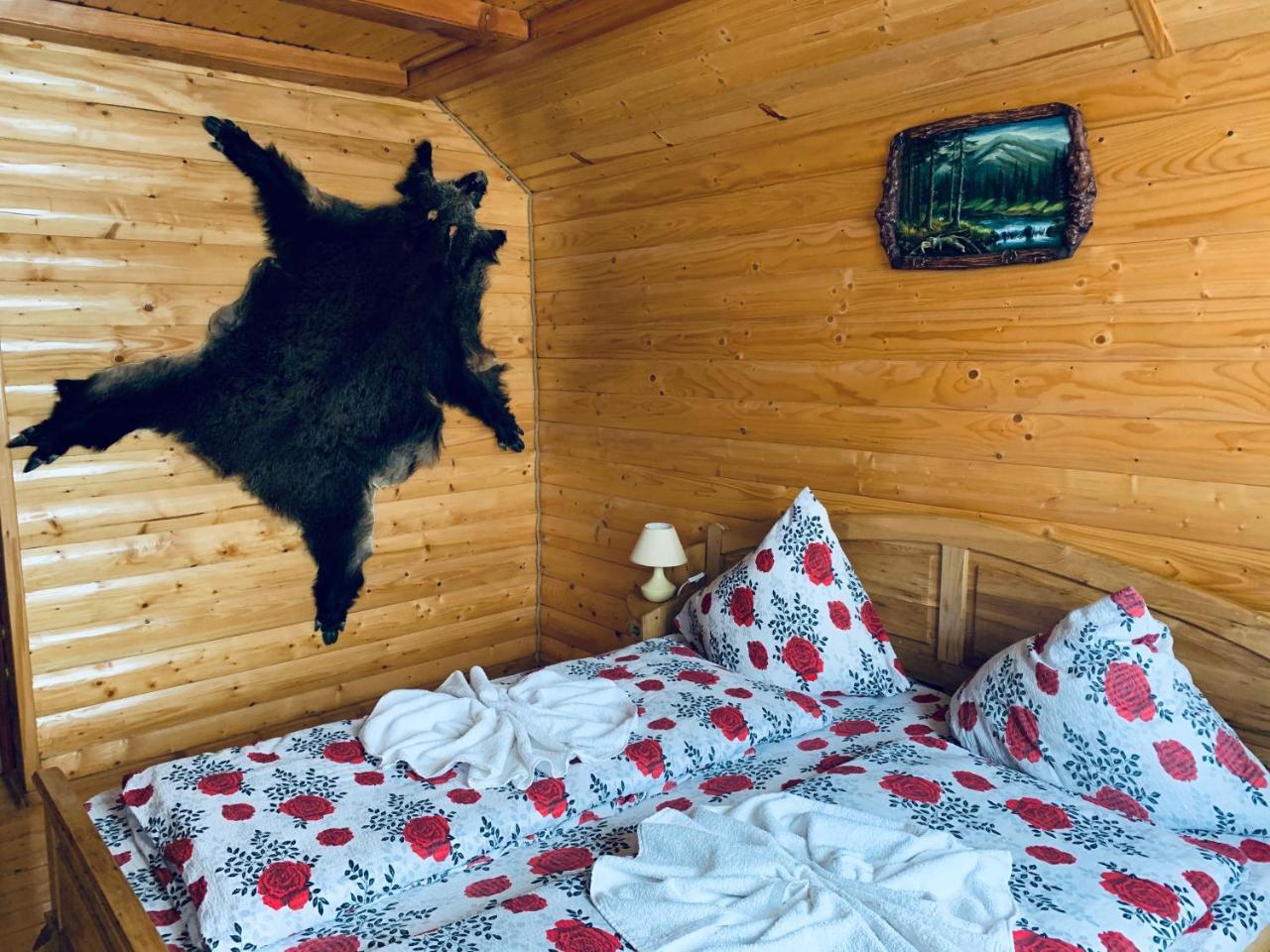 Arnica Hotel Yasinia Bagian luar foto