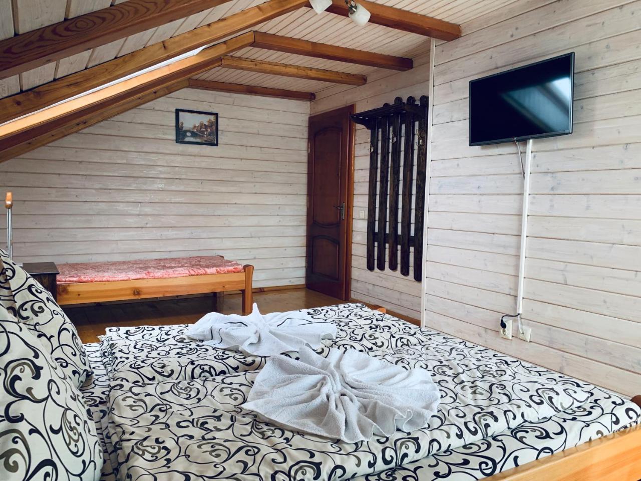 Arnica Hotel Yasinia Bagian luar foto