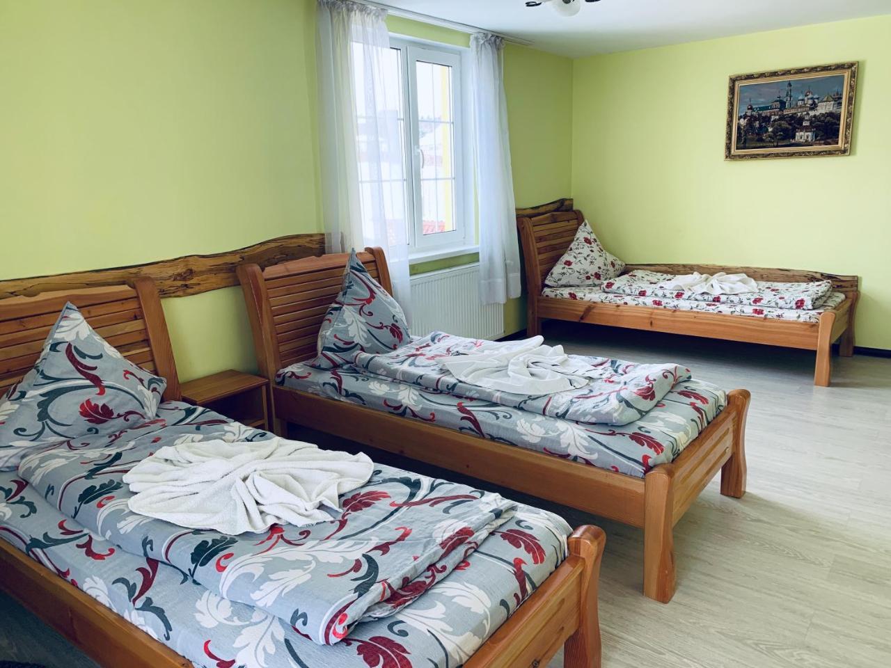 Arnica Hotel Yasinia Bagian luar foto