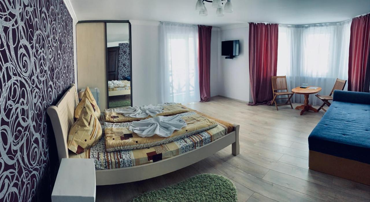 Arnica Hotel Yasinia Bagian luar foto